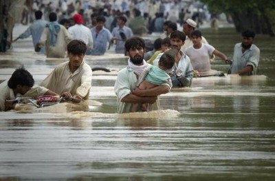 Child and Carer, Pakistan Floods